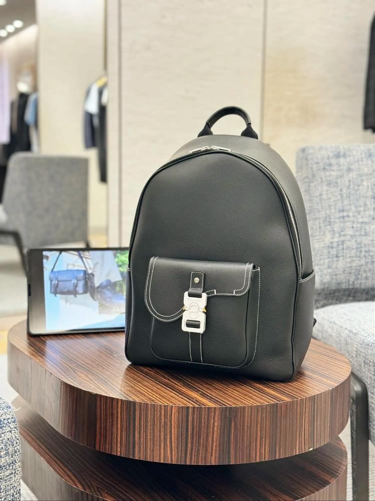 Model 212 Saddle Bag Shoulder BagFull skin rendering  professional luxury fashion brand agency businessIf you have wholesale or retail intentions p