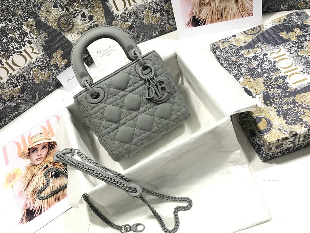 Lady Dior three grid frosted rattan plaid cowhide flap handbag paired with a chain Ultra matte finish metal accessory detachable chain strap can b