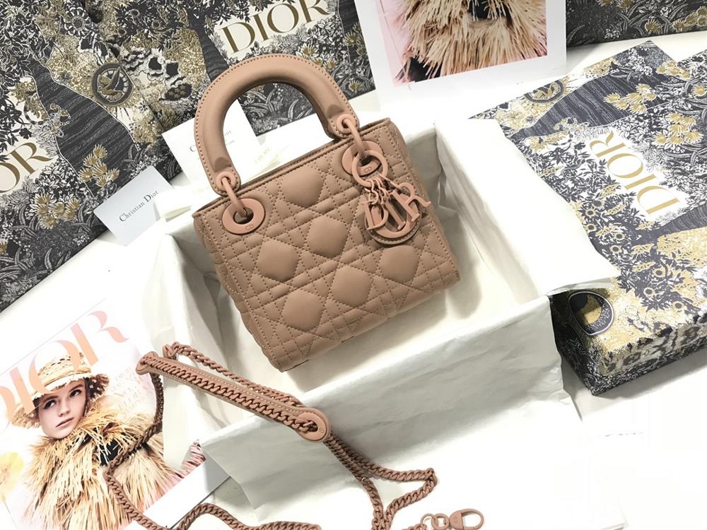 Lady Dior three grid frosted rattan plaid cowhide flap handbag paired with a chain Ultra matte finish metal accessory detachable chain strap can b