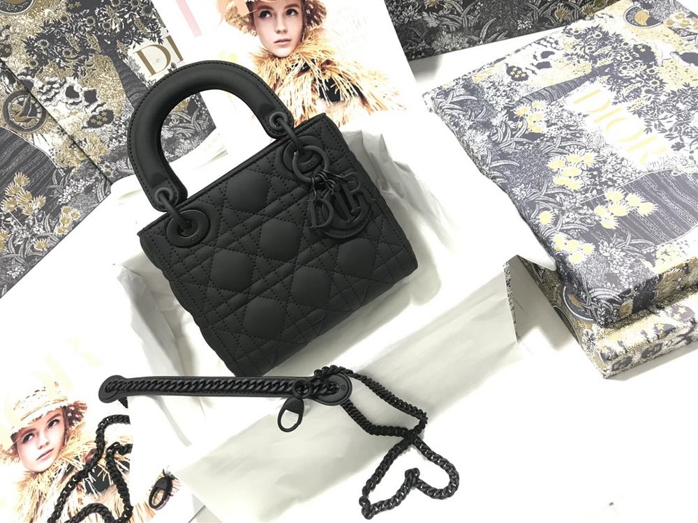 Lady Dior three grid frosted rattan plaid cowhide flap handbag paired with a chain Ultra matte finish metal accessory detachable chain strap can b