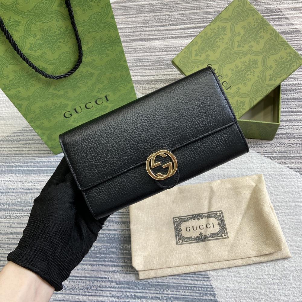 Equipped with a full set of GG embossed G cowhide long clips this leather wallet is ingeniously designed with the newly interpreted GG pattern from