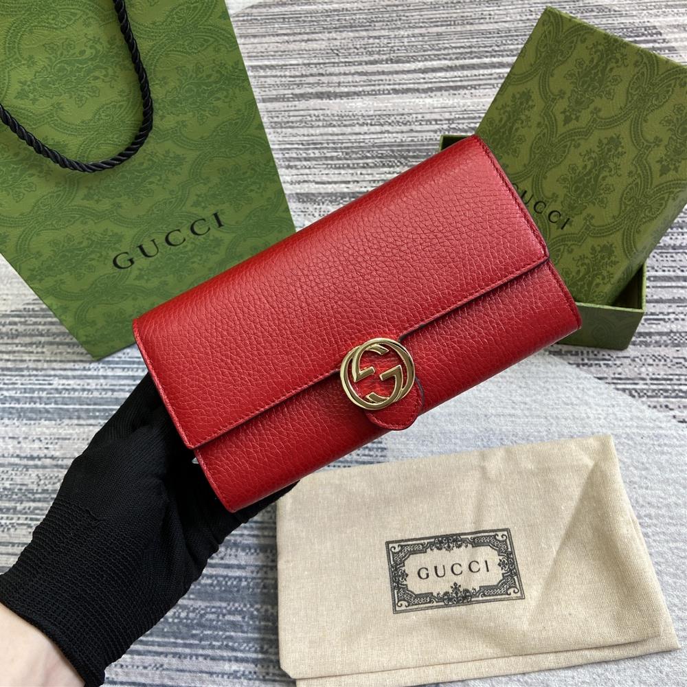 Equipped with a full set of GG embossed G cowhide long clips this leather wallet is ingeniously designed with the newly interpreted GG pattern from