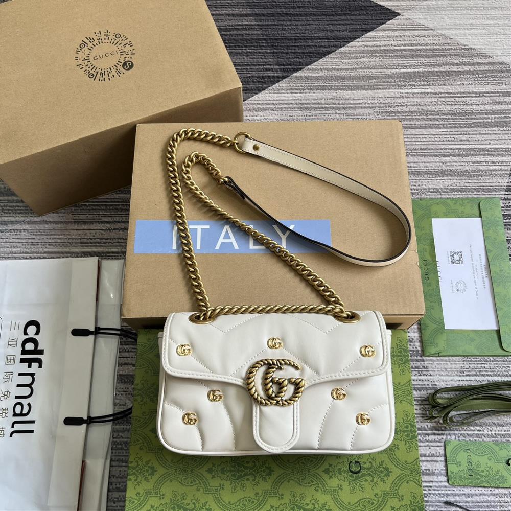 This GG Marmont series mini shoulder backpack comes with a complete set of packaging featuring a soft and refreshing interpretation of the classic