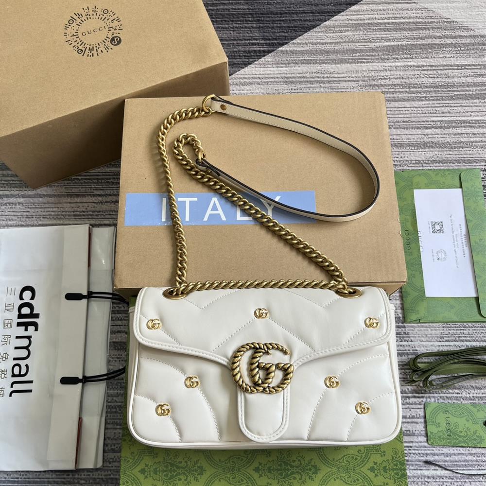 This GG Marmont series mediumsized shoulder bag comes with a complete set of packaging featuring a soft and refreshing interpretation of the class