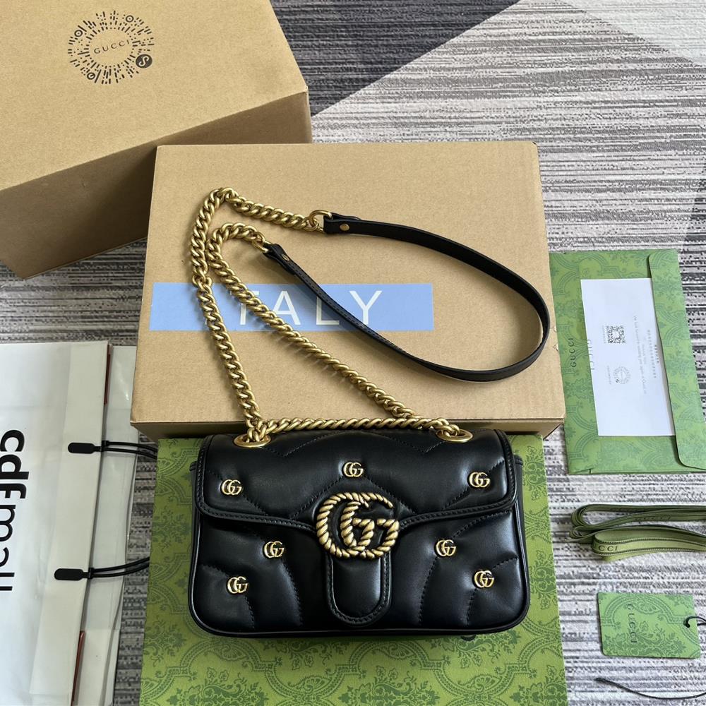 This GG Marmont series mini shoulder backpack comes with a complete set of packaging featuring a soft and refreshing interpretation of the classic