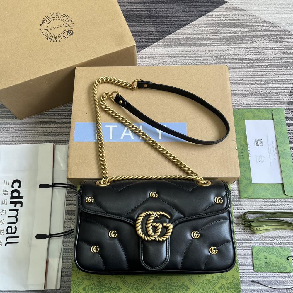 This GG Marmont series mediumsized shoulder bag comes with a complete set of packaging featuring a soft and refreshing interpretation of the class