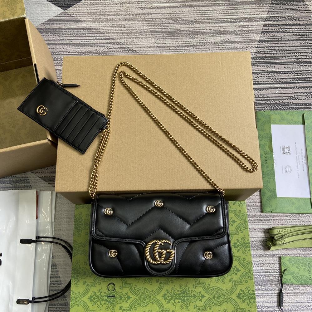 The GG Marmont series mini handbag with full packaging card bag quilted leather and brand classic letter interweaving accessories have become sym