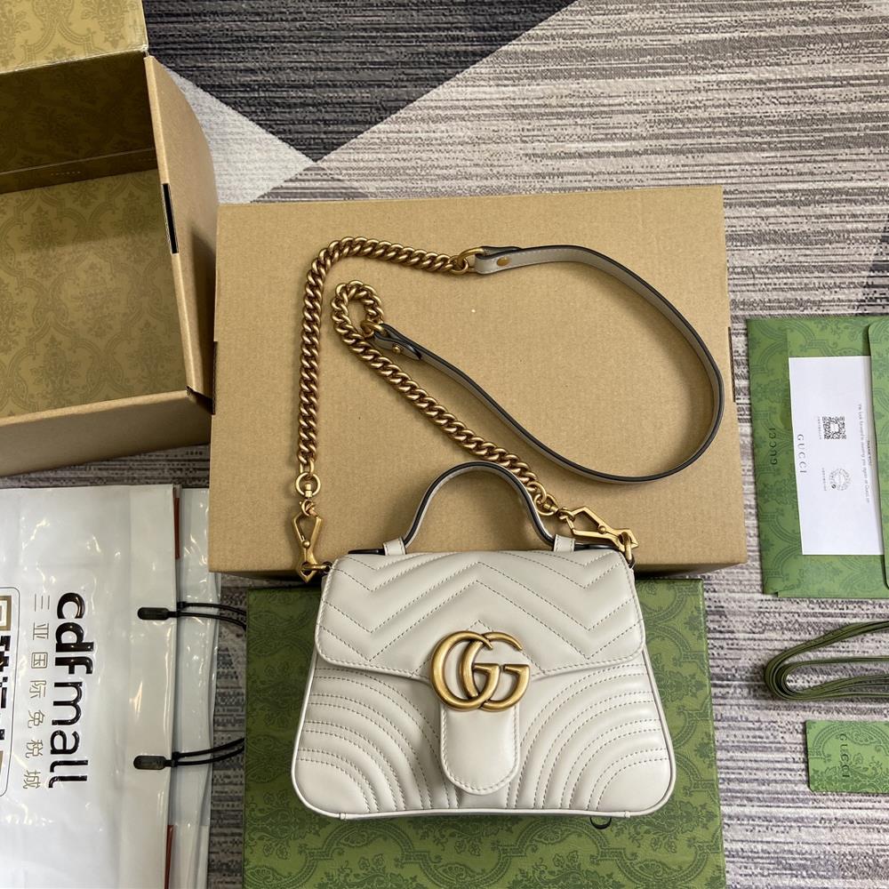 Imported original leather with complete packaging GG Marmont messenger bag seriesModel 547260 Size 21158cmThe popularity of GG Marmont has never sto