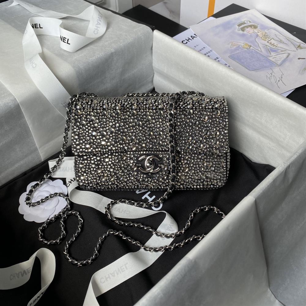 Chanel 24A CF mini Most Beautiful Diamond Banquet Bag AS4142The whole bag is sparkling and luxurious filled with a fairy like romantic atmosphere tha