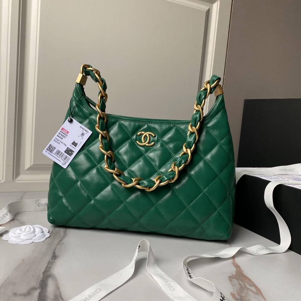 The Chanel 24A Underarm Bag AS4923 High end Handmade Visit this season really fills the autumn and winter atmosphere Its design is simple yet sophist