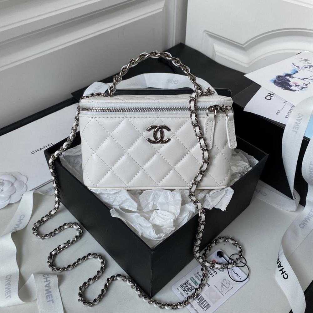 The Chanel 23KAP3593 box looks great and can hold a Pro Max phone Its a very practical and exquisite small bag My recent favorite size is 17958cm