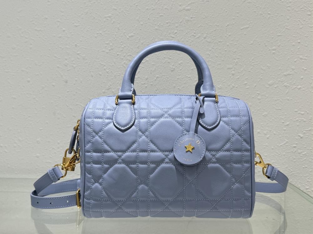 Large size 25cmThis Dior Groove 20 handbag is a new addition to the 2024 winter ready to wear collection designed by Maria Grazia Chiuri elegant an