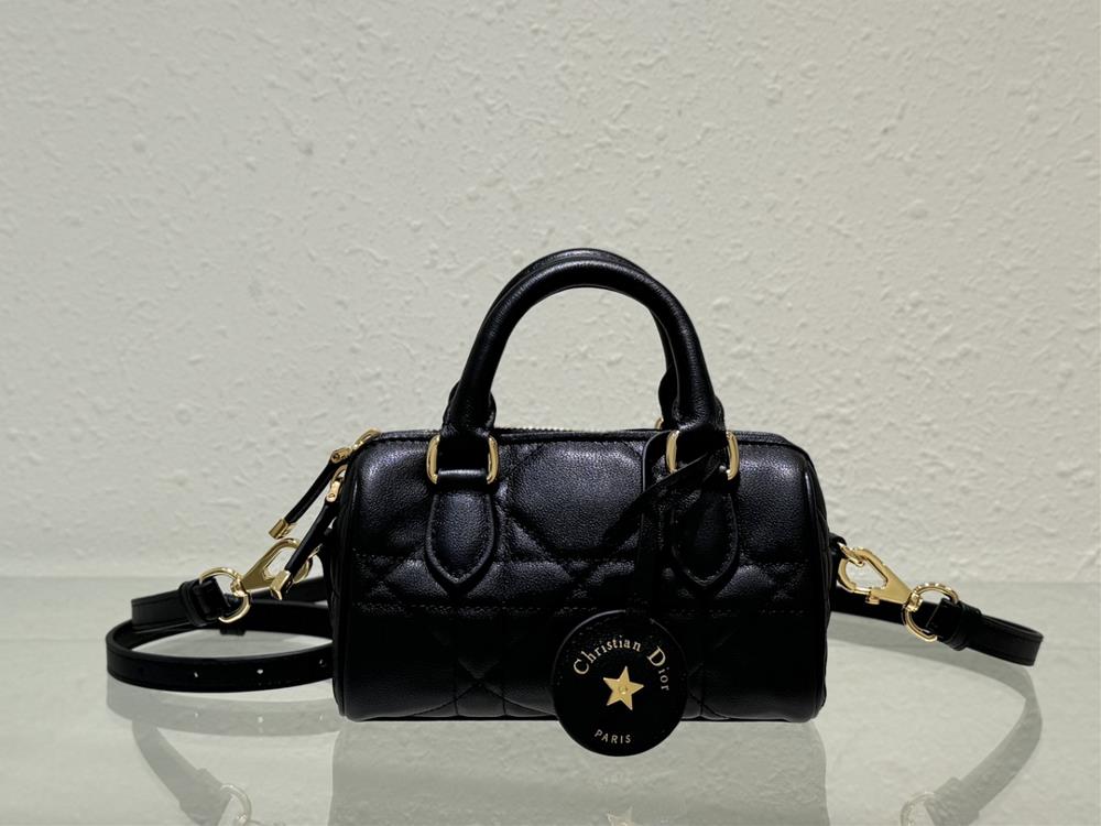 Mini NumberThis Dior Groove 20 handbag is a new addition to the 2024 winter ready to wear collection designed by Maria Grazia Chiuri elegant and sty