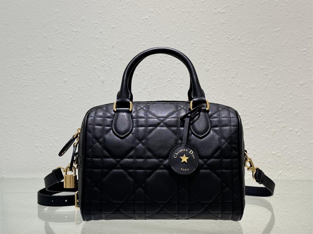 Large size 25cmThis Dior Groove 20 handbag is a new addition to the 2024 winter ready to wear collection designed by Maria Grazia Chiuri elegant an