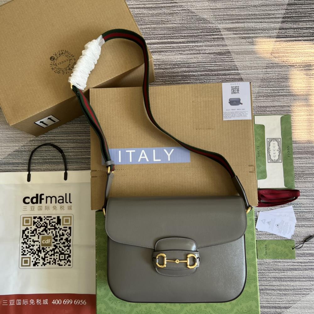 Equipped with a complete set of green packaging Gucci Horsebit 1955 shoulder bags the structural shape and clean lines of Gucci Horsebit 1955 highl