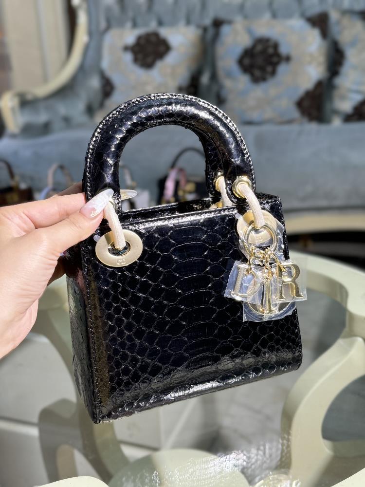 mini 17cmImported python skin with two deer skin shoulder strapsThree grid Princess carrying shoulder bag  professional luxury fashion brand agency b