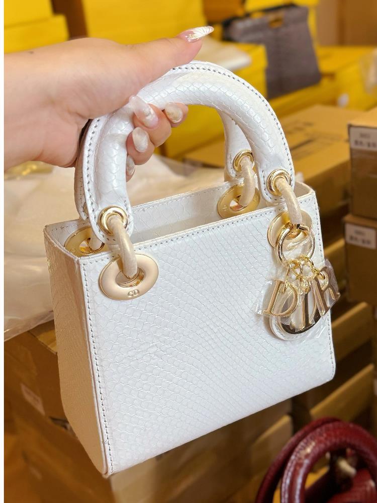 mini 17cmImported python skin with two deer skin shoulder strapsThree grid Princess carrying shoulder bag  professional luxury fashion brand agency b