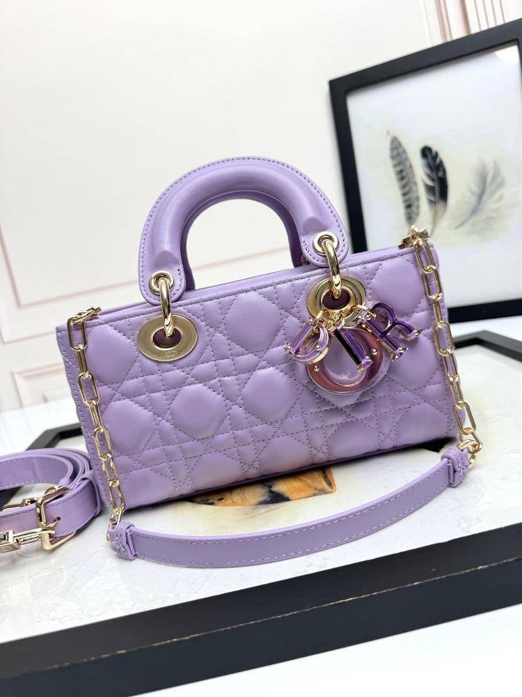 Medium size horizontal purple Linlang buckleMicrofiber liningThis Lady DJoy ultra mini handbag is a new product for the spring of 2023 highlighting t