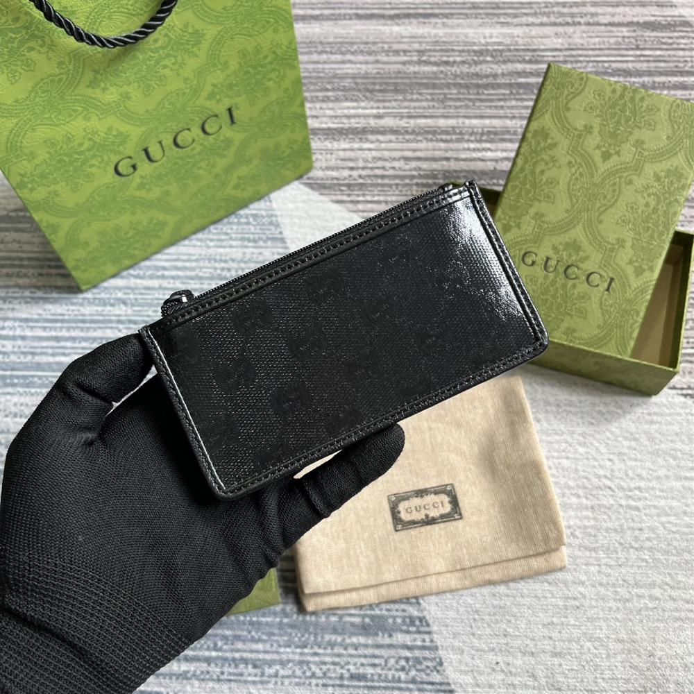 Comes with a complete set of GG crystal canvas card clips for packaging GG crystal canvas embodies the charm of the 2023 autumn and winter mens co