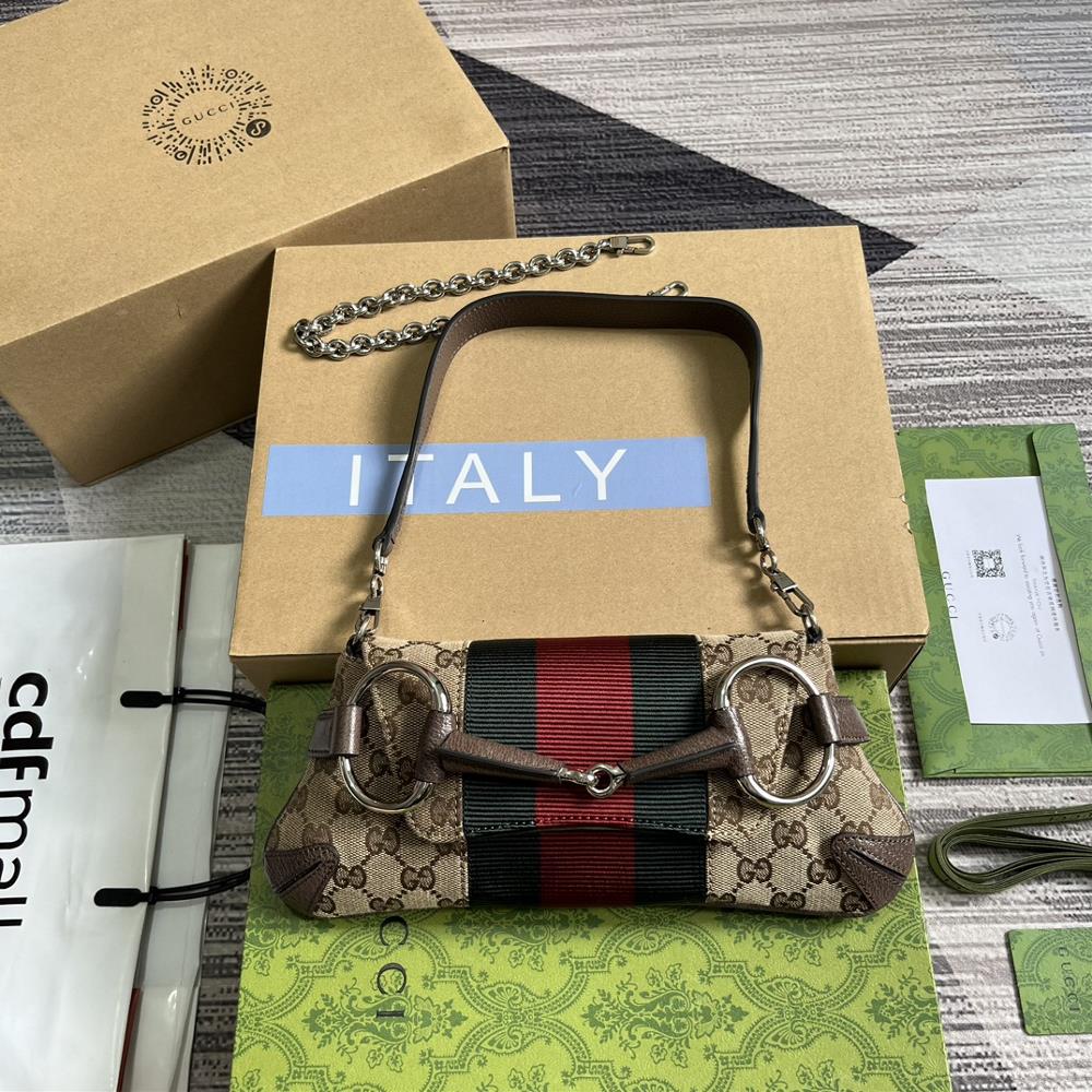 Comes with a complete set of Gucci Horsebit Chain small shoulder backpacks Gucci reinterprets the brands classic elements skillfully blending col