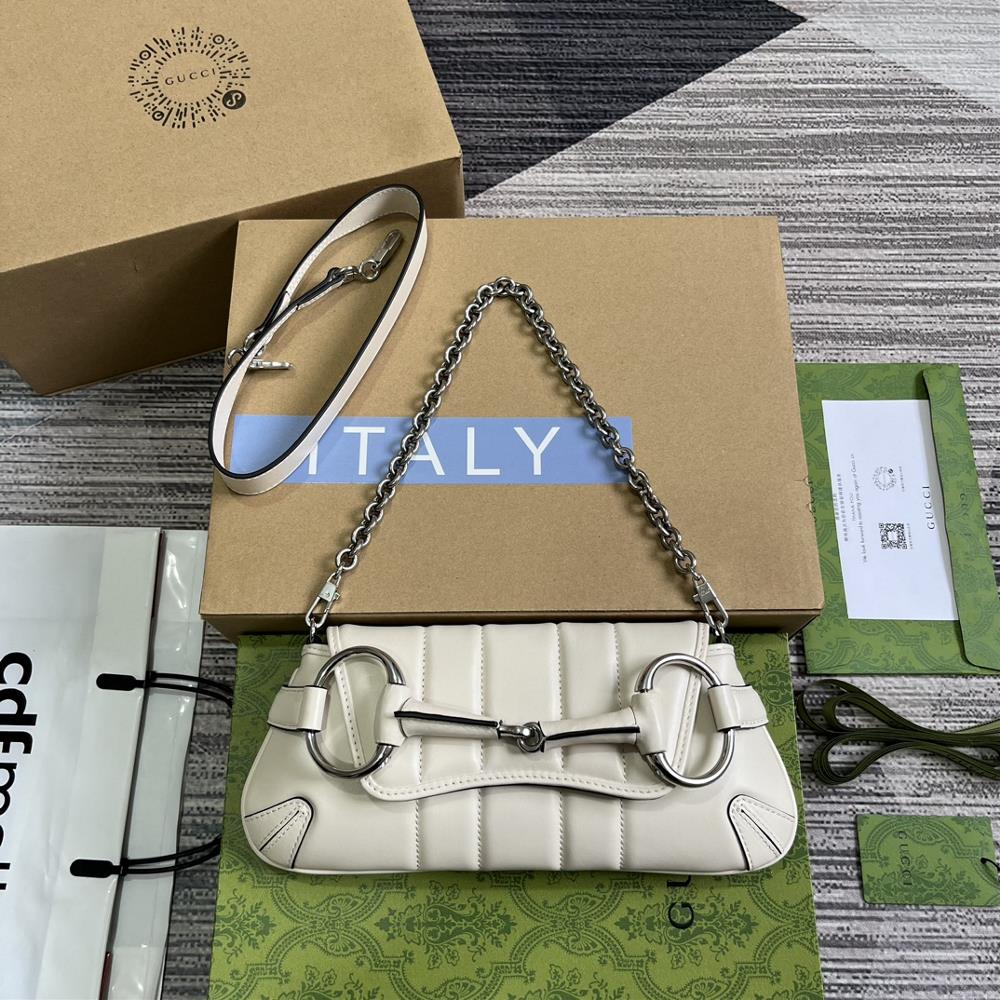 Equipped with a complete set of packaging Gucci reinterprets the brands classic elements cleverly blending collection design with fashion creativ