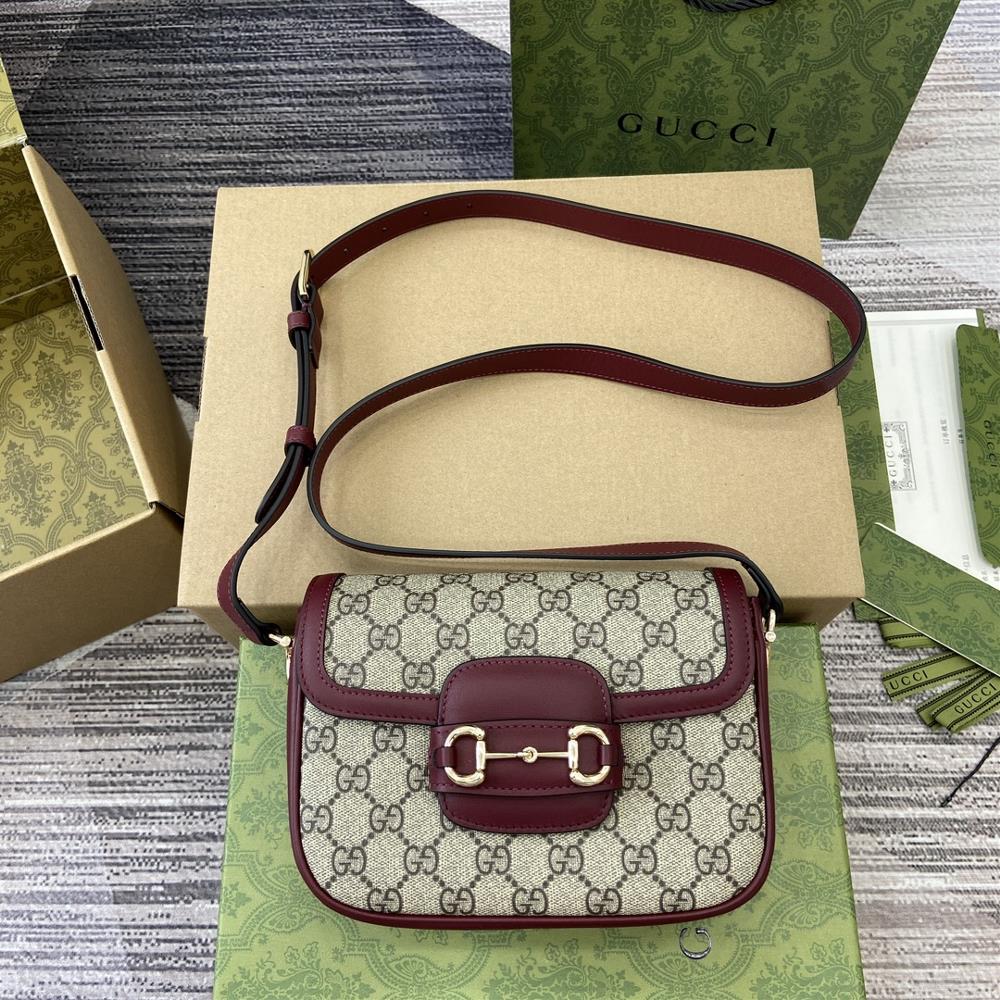 Comes with full packaging Gucci Horsebit 1955 series mini shoulder backpackGuided by the vision of creative director Sabato De Sarno the Qixi Valen