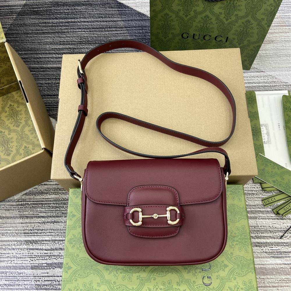 Comes with full packaging Gucci Horsebit 1955 series mini shoulder backpackGuided by the vision of creative director Sabato De Sarno the Qixi Valen