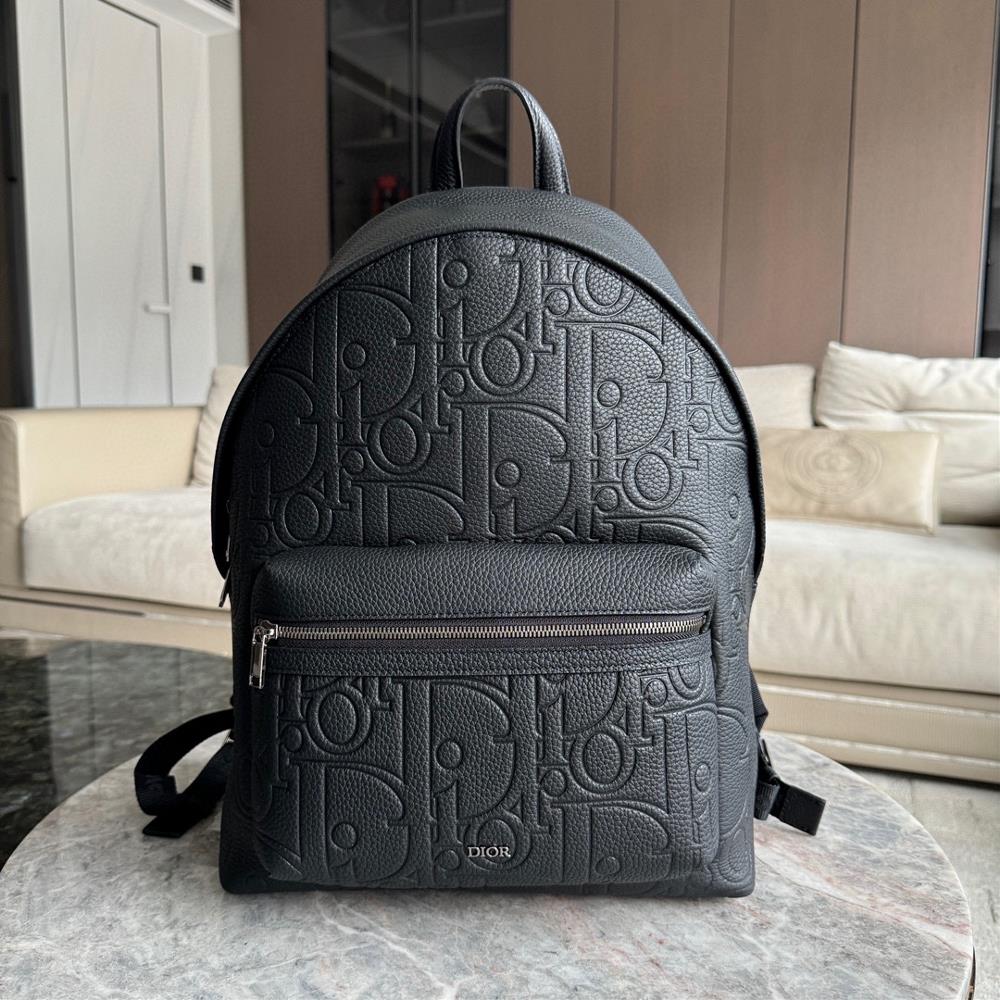 Rider 20 Zipper BackpackThis Rider 20 zippered backpack is a new version of Dior rs classic item The Dior Gravity printed effect leather uses emb