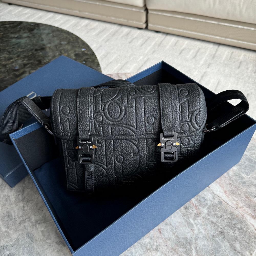 Dior Hit The Road Flip Messenger BagThis messenger bag is a new addition to the mens clothing collection for the fall of 2024 paired with a flip co