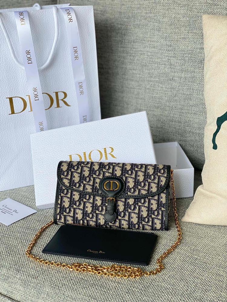 DIOR BOBBY EASTWEST Chain HandbagThis Dior Bobby EastWest chain handbag is a new summer 2023 product carefully crafted with blue Oblique printed fa