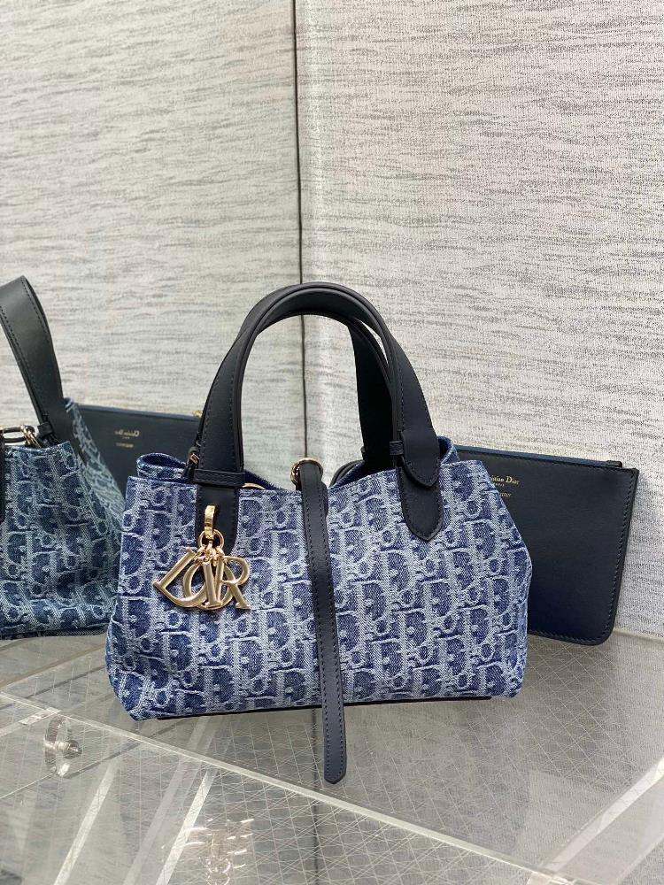 Dior Toujours denim collectionThe Toujours denim series has been inspired by this bag which reinterprets the classic letter pattern with irregular s