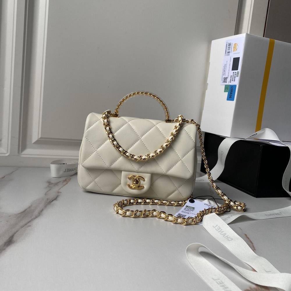 The Chanel CFmini 24s transparent handle bag AS4848 with a handle is really beautiful The gold chain and gold transparent handheld bag when paired w