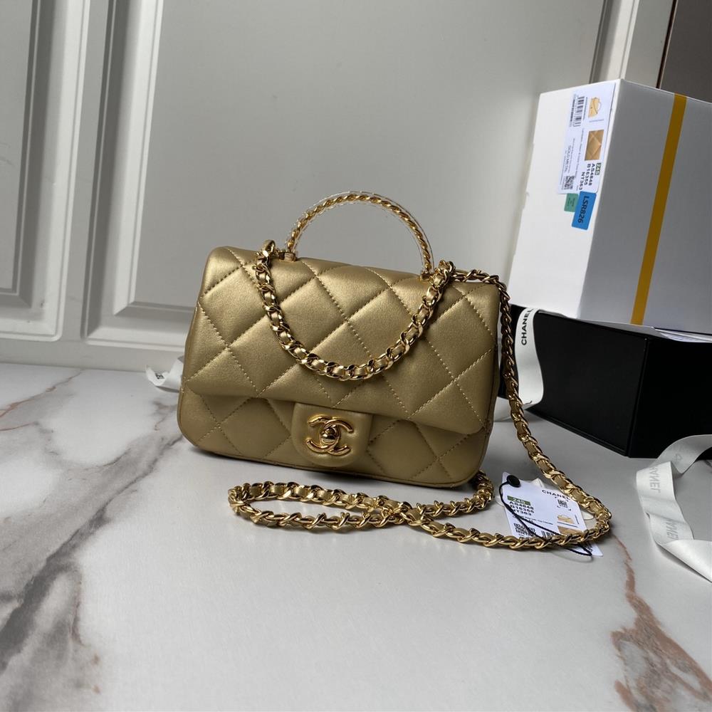 The Chanel CFmini 24s transparent handle bag AS4848 with a handle is really beautiful The gold chain and gold transparent handheld bag when paired w