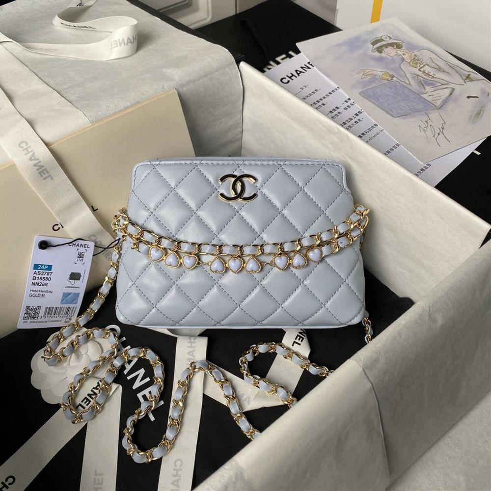 Chanel 24p enamel buckle Hobo heartshaped chain bag AS3787Hobo is really beautiful another big hit The counter is full of retro leather chains with