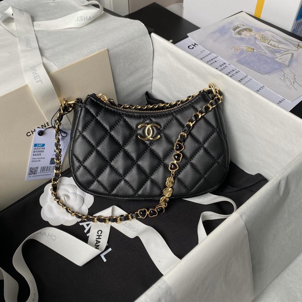 Chanel 24p enamel buckle Hobo heartshaped chain bag AS3786Hobo is really beautiful another big hit The counter is full of retro leather chains with