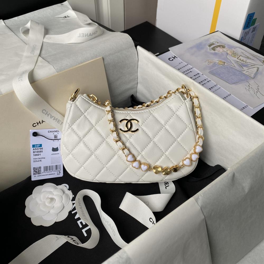 Chanel 24p enamel buckle Hobo heartshaped chain bag AS3786Hobo is really beautiful another big hit The counter is full of retro leather chains with