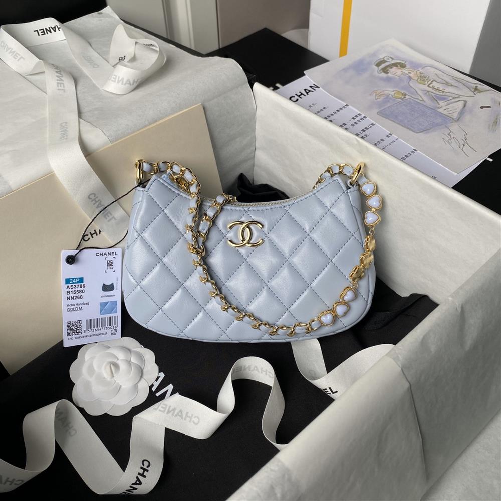 Chanel 24p enamel buckle Hobo heartshaped chain bag AS3786Hobo is really beautiful another big hit The counter is full of retro leather chains with