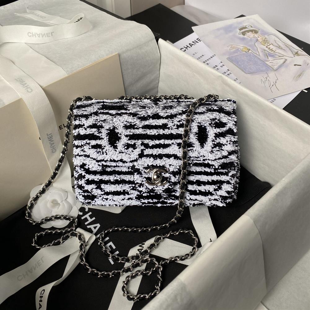 Chanel 24S runway AS4561 glitter stripe CFBlack and white striped sequins interweave with each other shining brightly not only in bags but also as wo