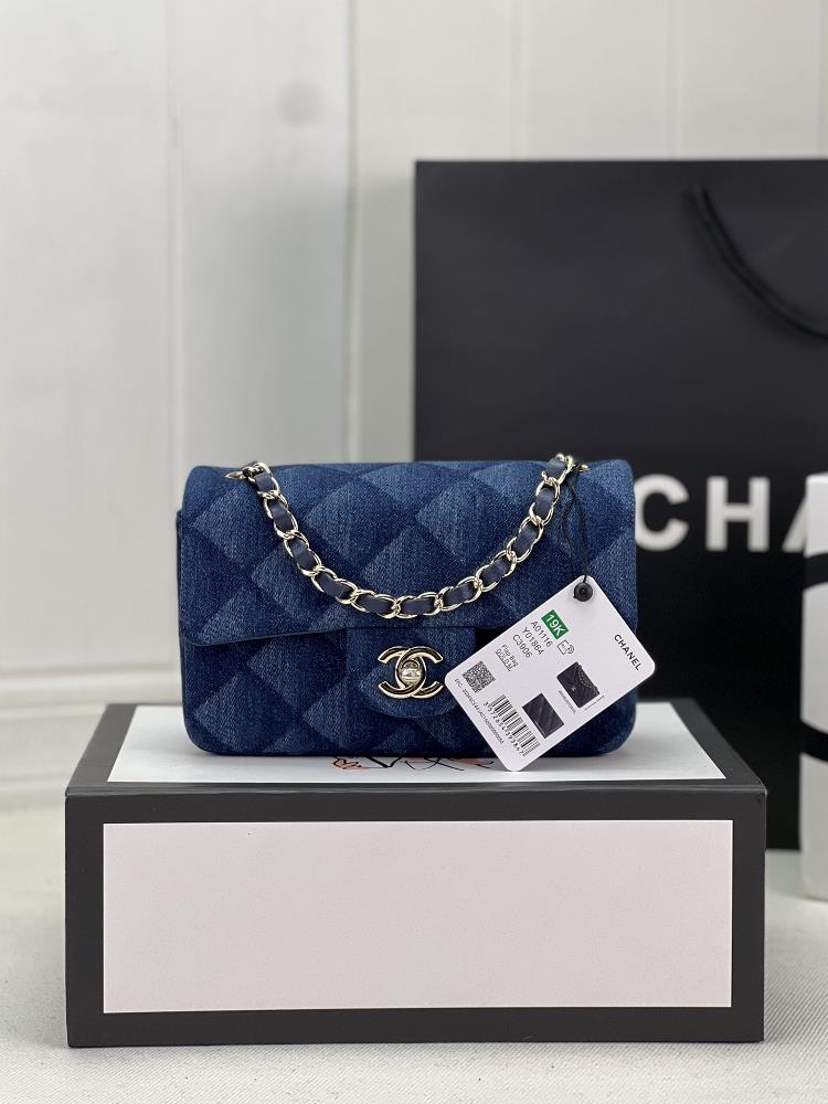 1112116Chanel CF woolen series is a beautiful and decent bag that can be praised by all friends around Look carefully every yarn is woven with hard