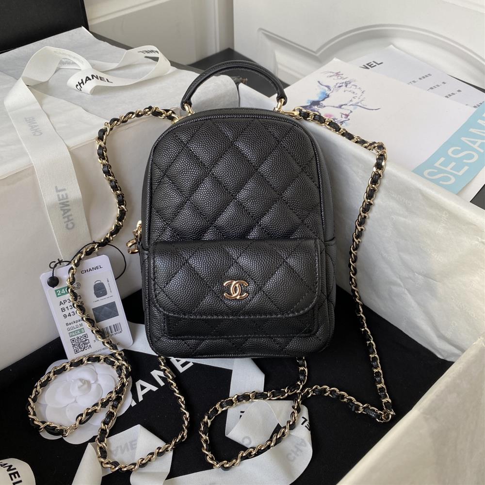 The Chanel 24cAP3573 mini lychee patterned small shoulders can be carried by hand slung over a shoulder or backpack in various ways Whether its le