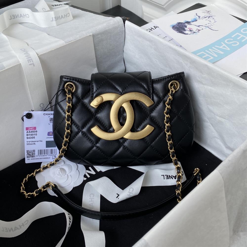 Chanel 24C Early Spring Vacation Collection AS4609 Retro Metal Large Logo with a vintage feel continues the classic diamond grid lambskin metal chain