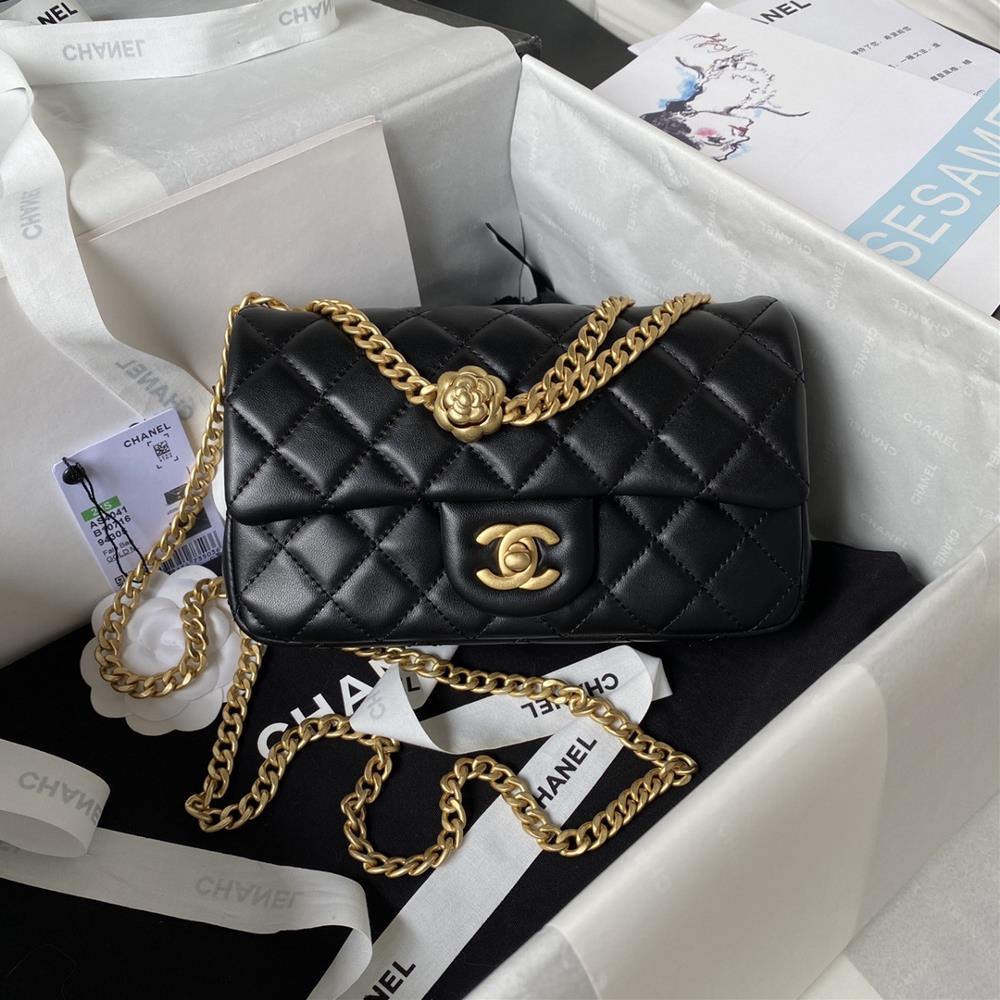 Chanel 23s Camellia Adjustment Buckle Series Medium AS4041The main design of the S series every year continues the classic inheritance of the Golden B