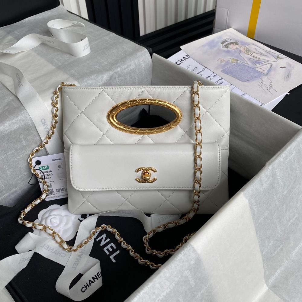 The Chanel 24B autumnwinter collection highend dinner bag AS5038 is made of soft and smooth lambskin material and the metal color scheme is clearly