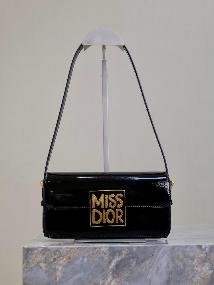 Miss Dior flip handbag patent leather blackThis Miss Dior flip handbag made a brand new appearance at the Dior FallWinter 2024 ready to wear collecti