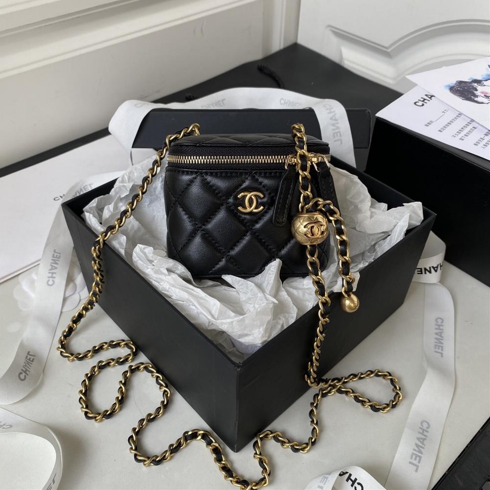 Chanel model AP1447 makeup small box small storage box original hardware imported sheepskin small golden ball adjustable chain length excellent uppe