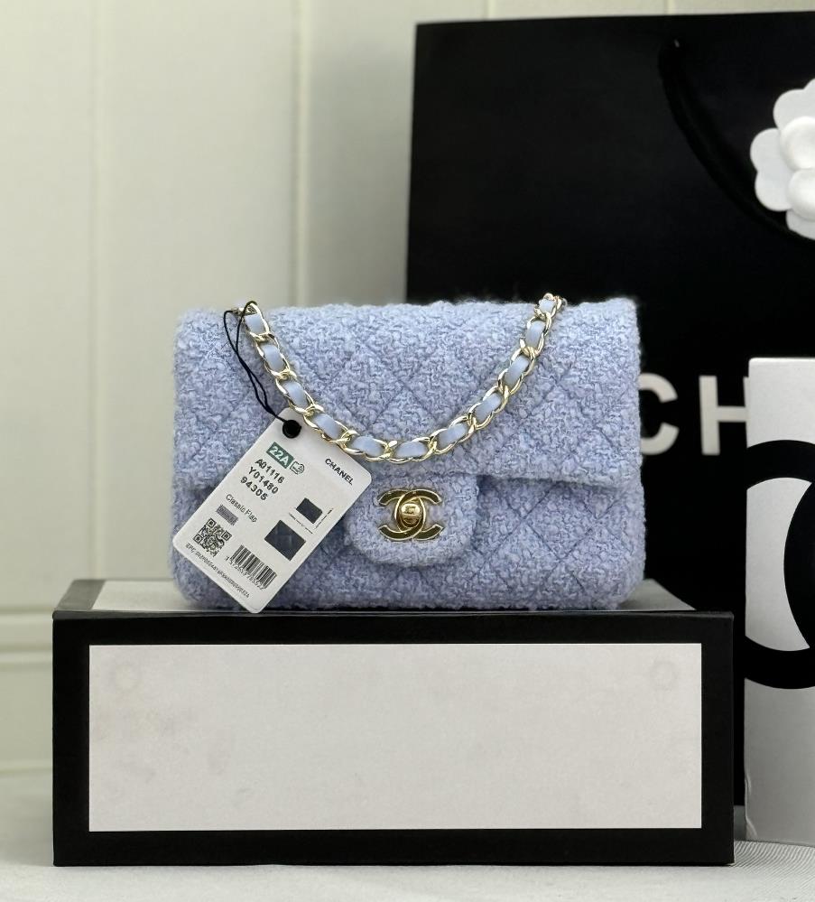 20cm 1112116 Chanel CF woolen series this is a bag that can be praised by all friends around you for its beauty and elegance Look carefully every