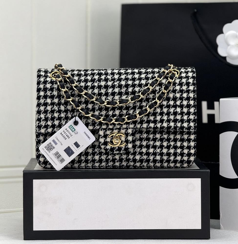 25cm1112116Chanel CF woolen series is a beautiful and decent bag that can be praised by all friends around Look carefully every yarn is woven with