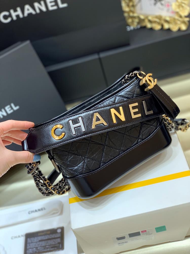 The brand new version is pure original factory2020 SpringSummer New Gabrielle Stray Bag New SmallCompared to the old version there is an additional