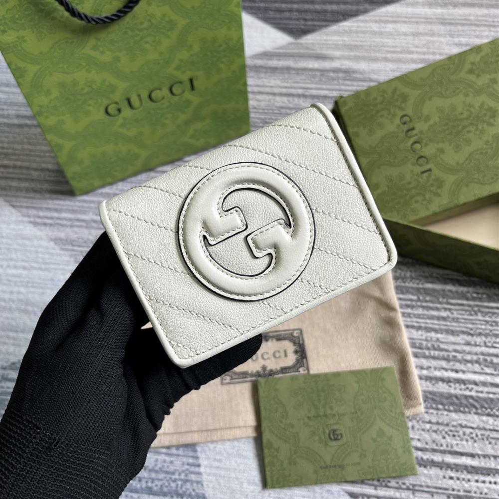 Comes with a complete set of Gucci Blondie series card bags The Gucci Blondie collection features a bold pattern paired with leather in the same co