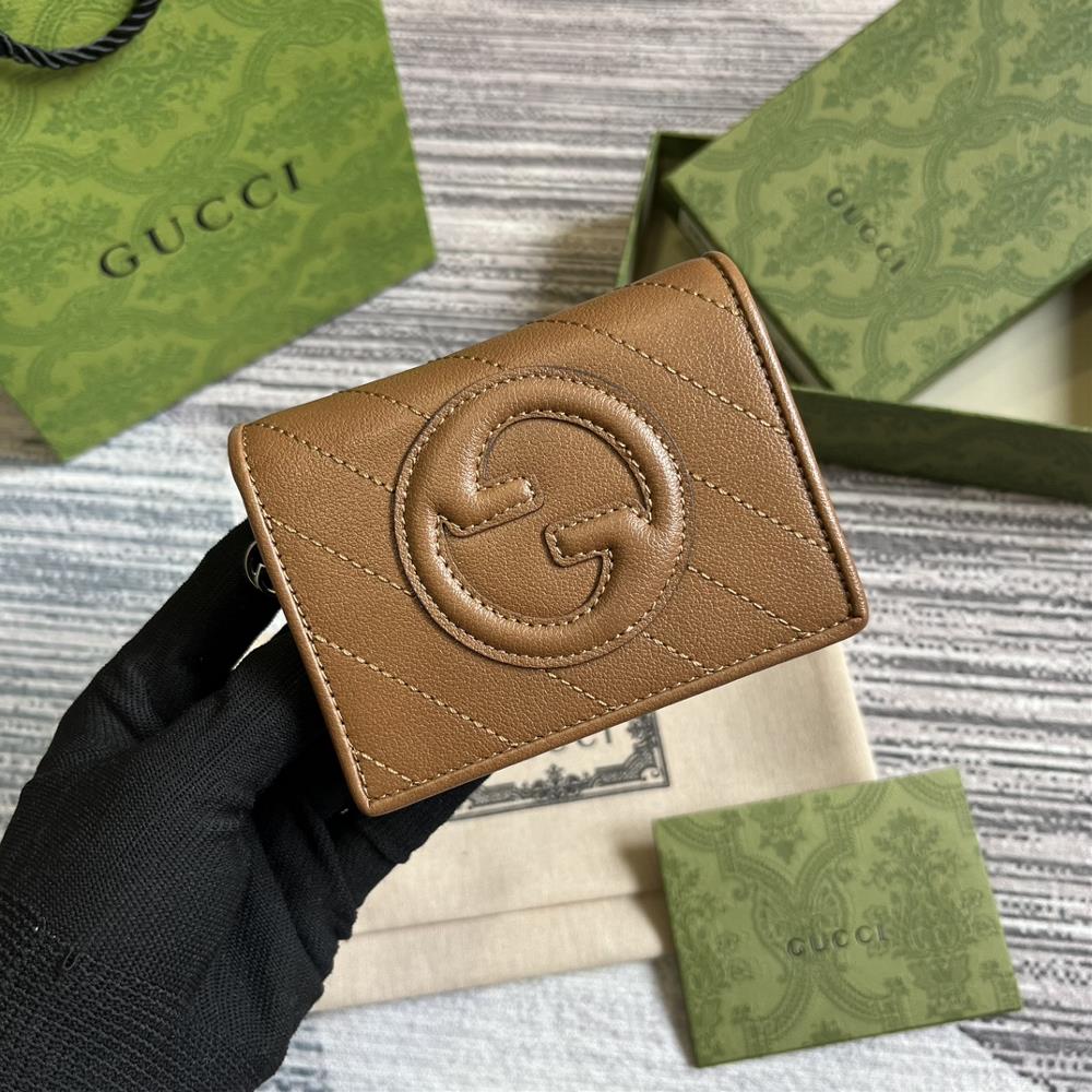 Comes with a complete set of Gucci Blondie series card bags The Gucci Blondie collection features a bold pattern paired with leather in the same co